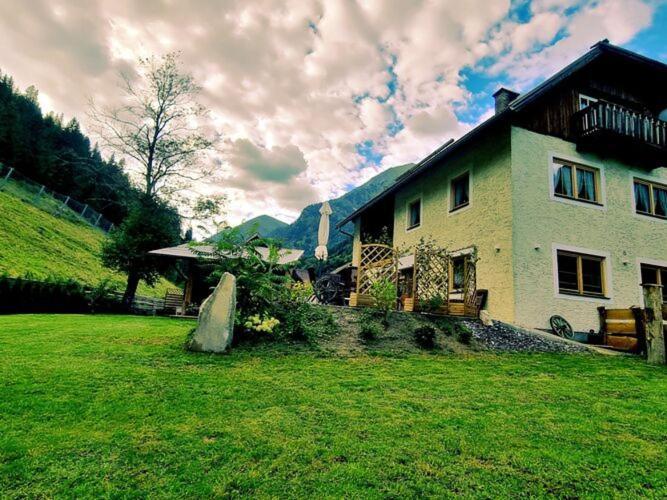 Large Detached Holiday Home In Muhr Kültér fotó
